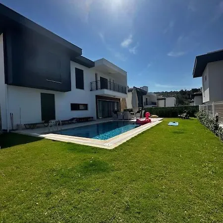 Villa Private Pool For Daily Rent In *